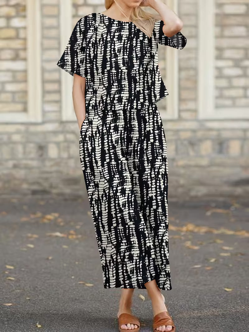 Soft Outfit Featuring a Short-Sleeve Top And Long Pants, with Easy Side Pockets Black