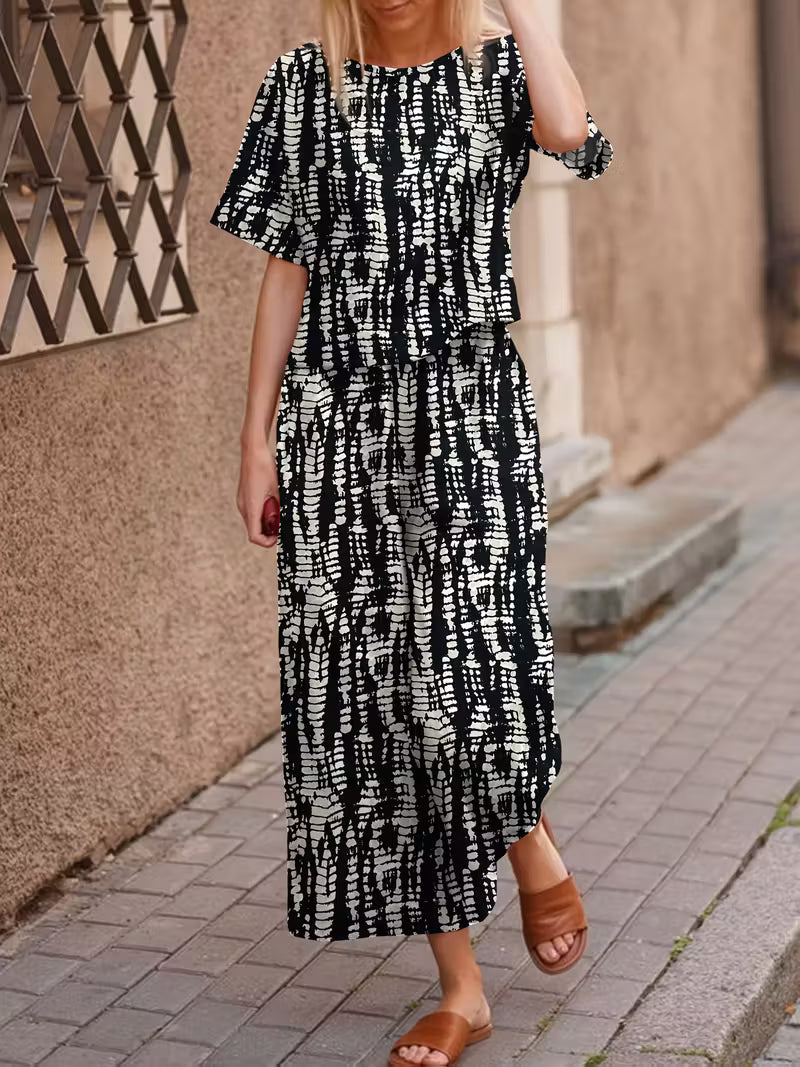 Soft Outfit Featuring a Short-Sleeve Top And Long Pants, with Easy Side Pockets Black