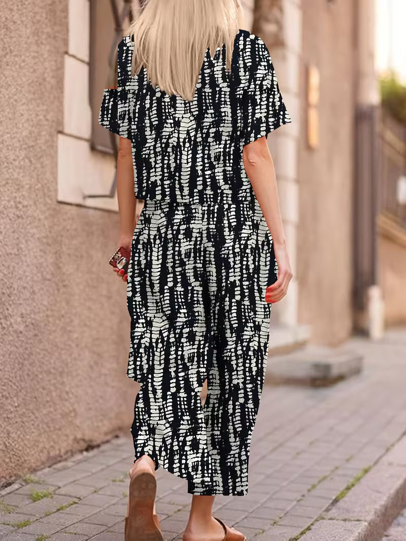 Soft Outfit Featuring a Short-Sleeve Top And Long Pants, with Easy Side Pockets Black
